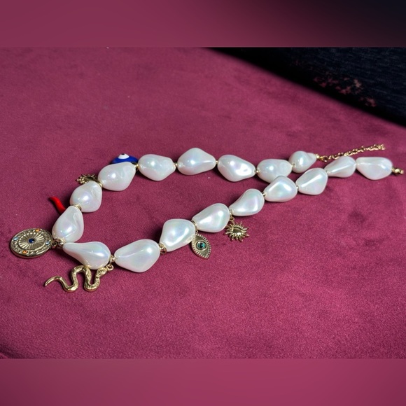 petit moments Spicy Charm Necklace in Pearl choker evil eye pepper gold - Picture 5 of 8